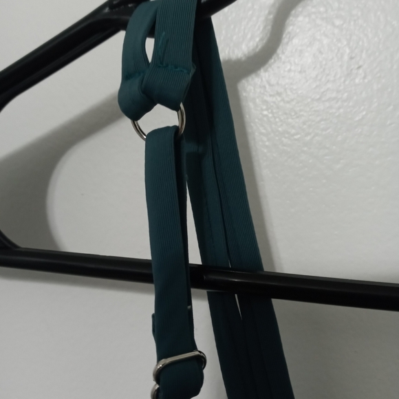 Coastal Waves Bikini Top Crisscross Front Double Straps. Removable Pads - Picture 8 of 8